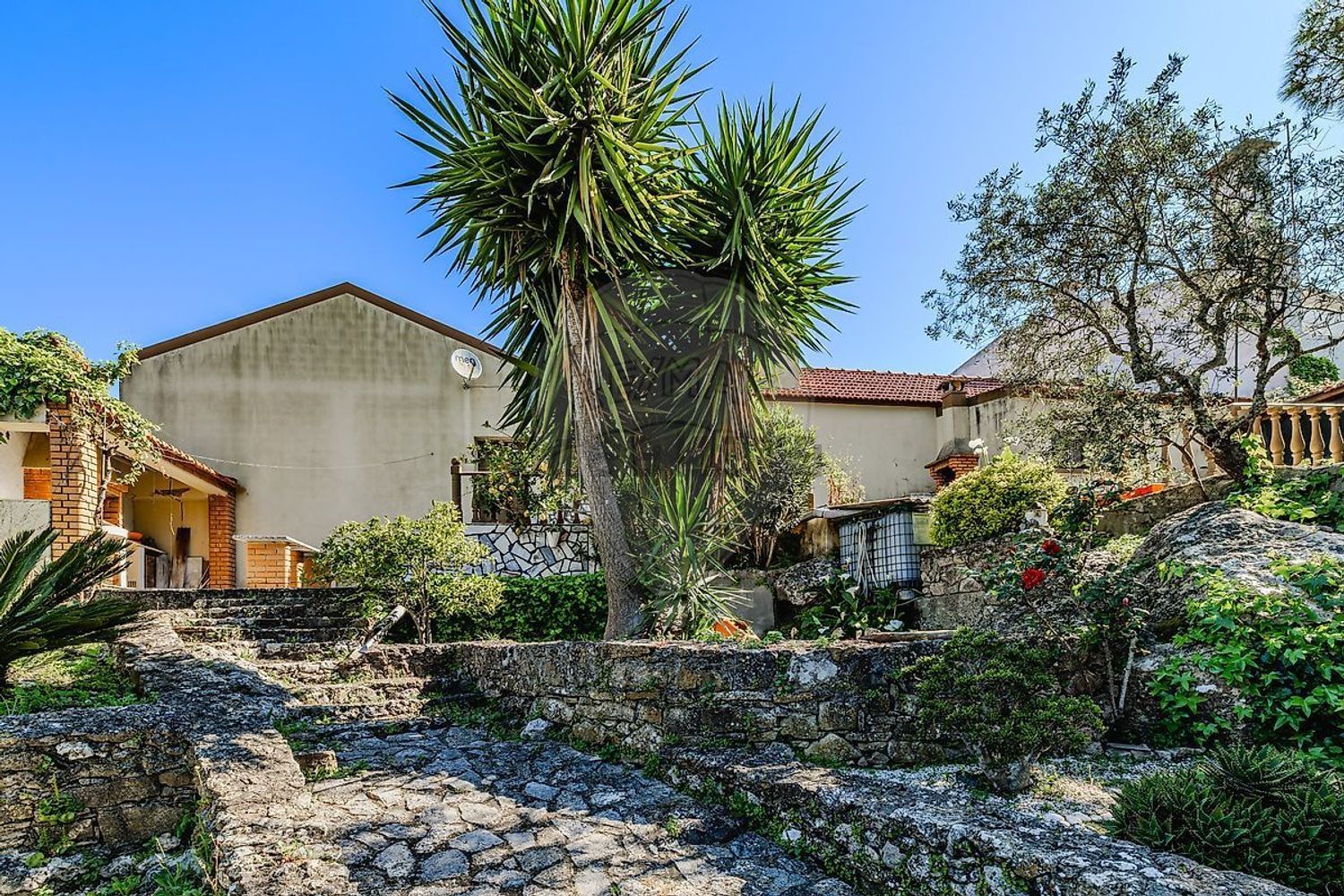 小楼房或独栋别墅出售在Rua do Rio Velho - 外立面