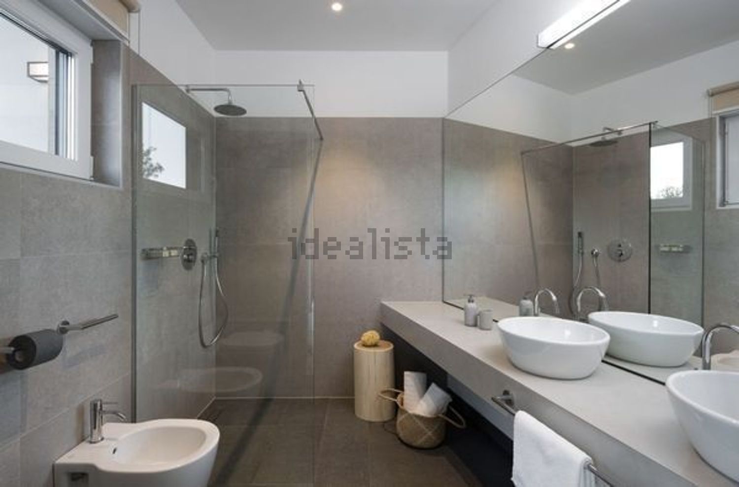 小楼房或独栋别墅出售在Tires - 卫生间