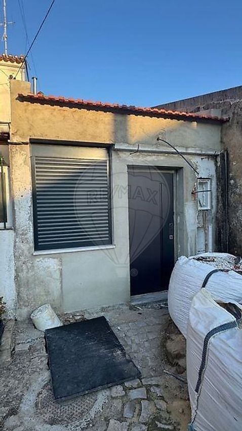 小楼房或独栋别墅出售在Largo Castelo Picado