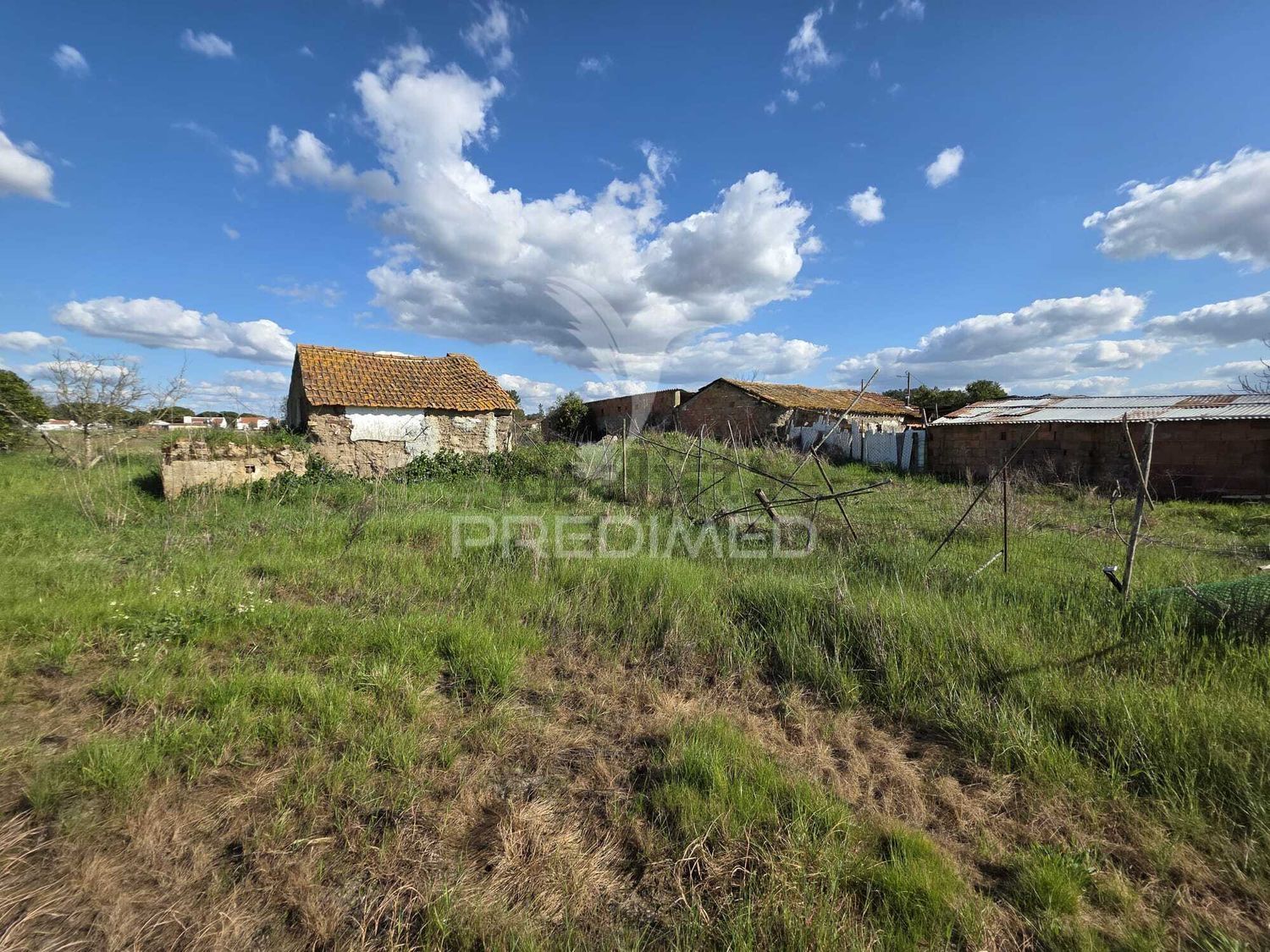 小楼房或独栋别墅出售在Rua Cândido de Matos Vieira - 视线