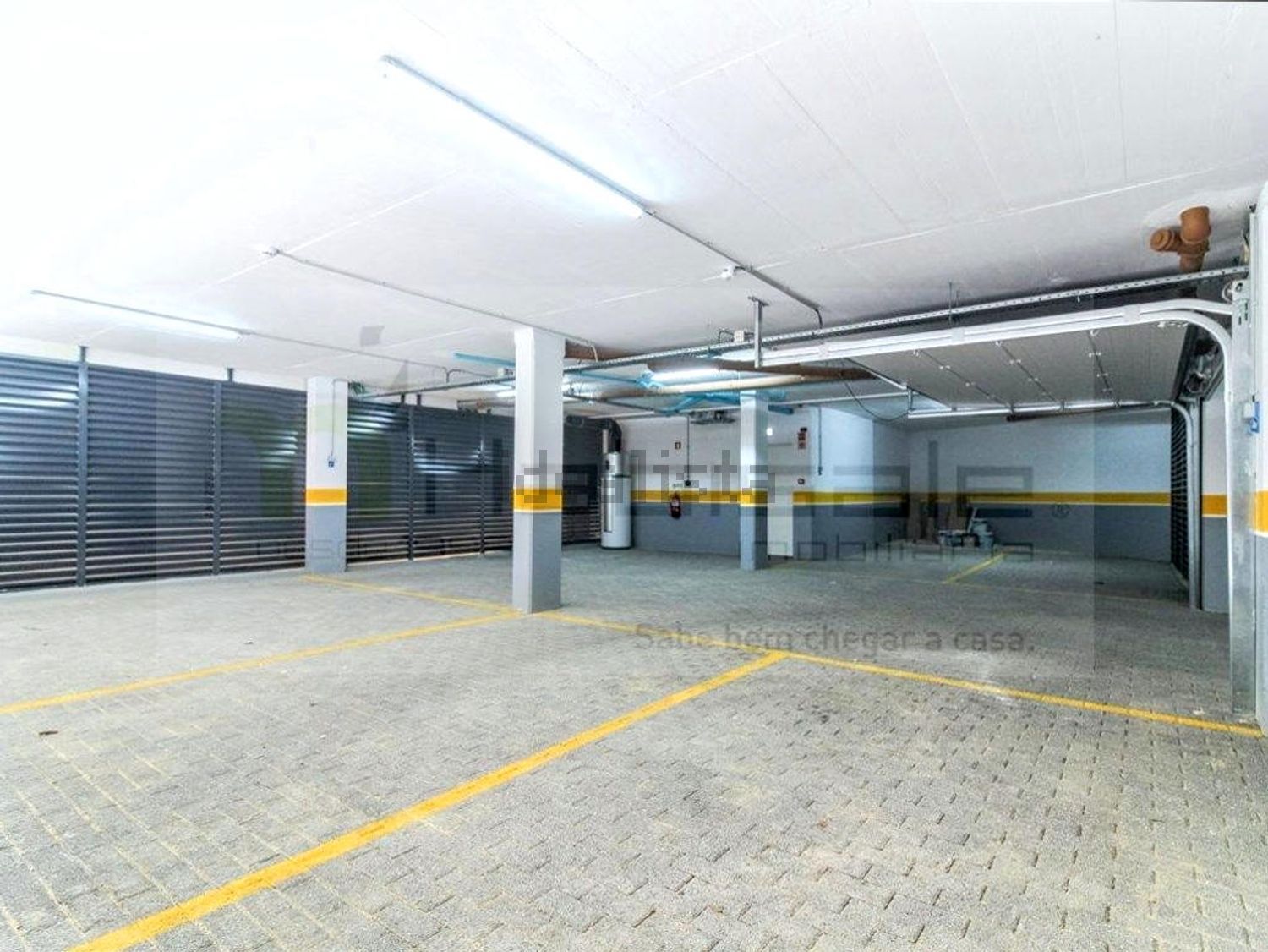 公寓 t4出售在Rua Almirante Gago Coutinho, 58 a - 停车位