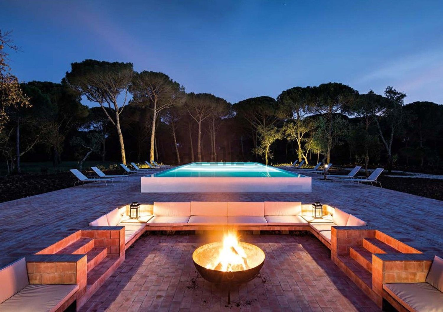 小楼房或独栋别墅出售N261-1 - 游泳池