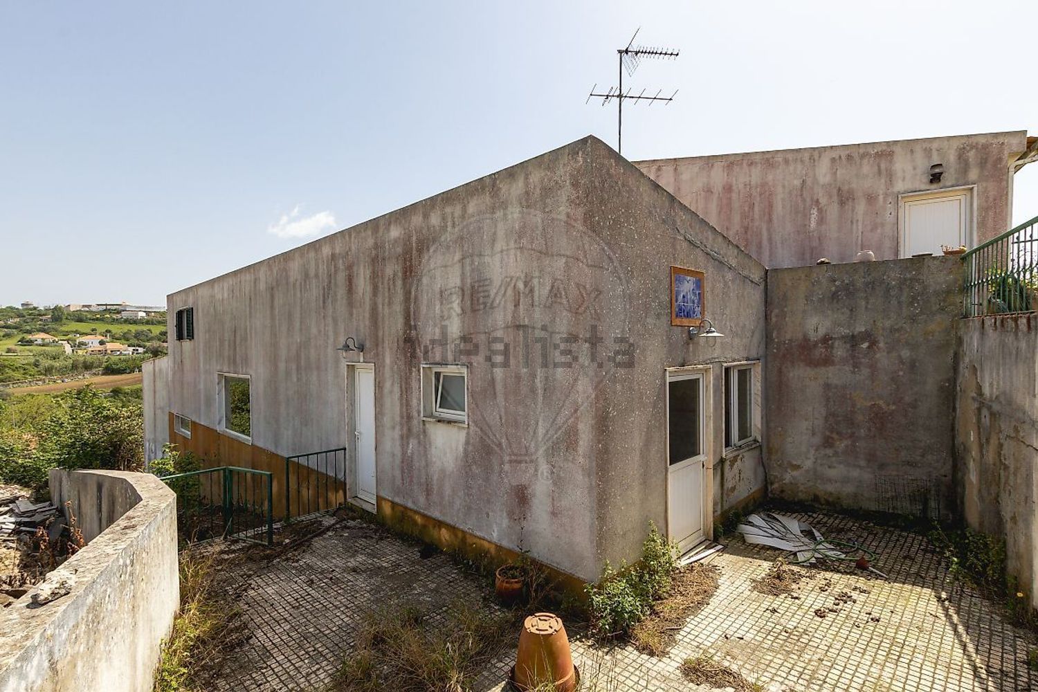 小楼房或独栋别墅出售在Estrada do Casal Sequeiro - 外立面