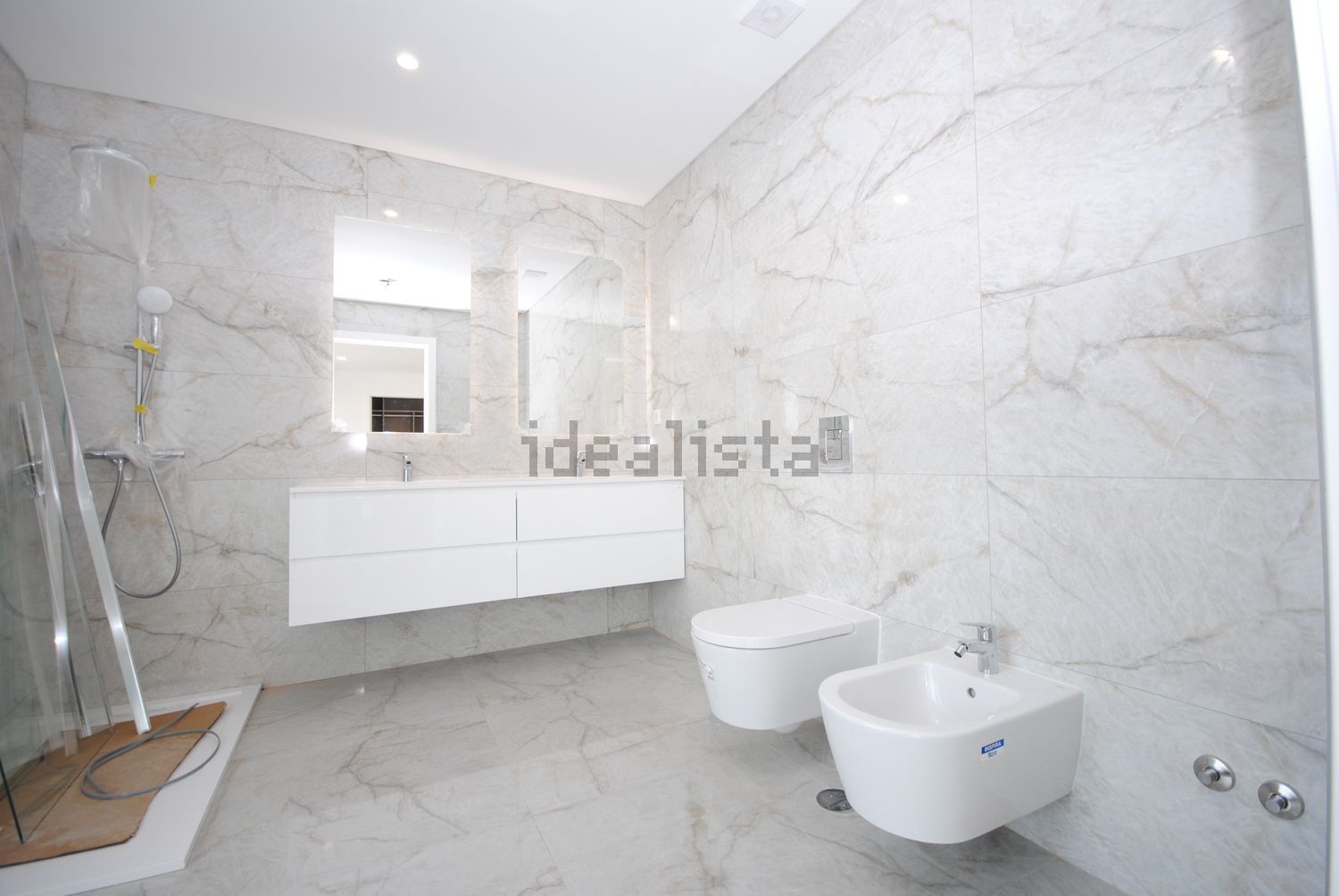 双拼别墅出售在Rua das Flores - 卫生间