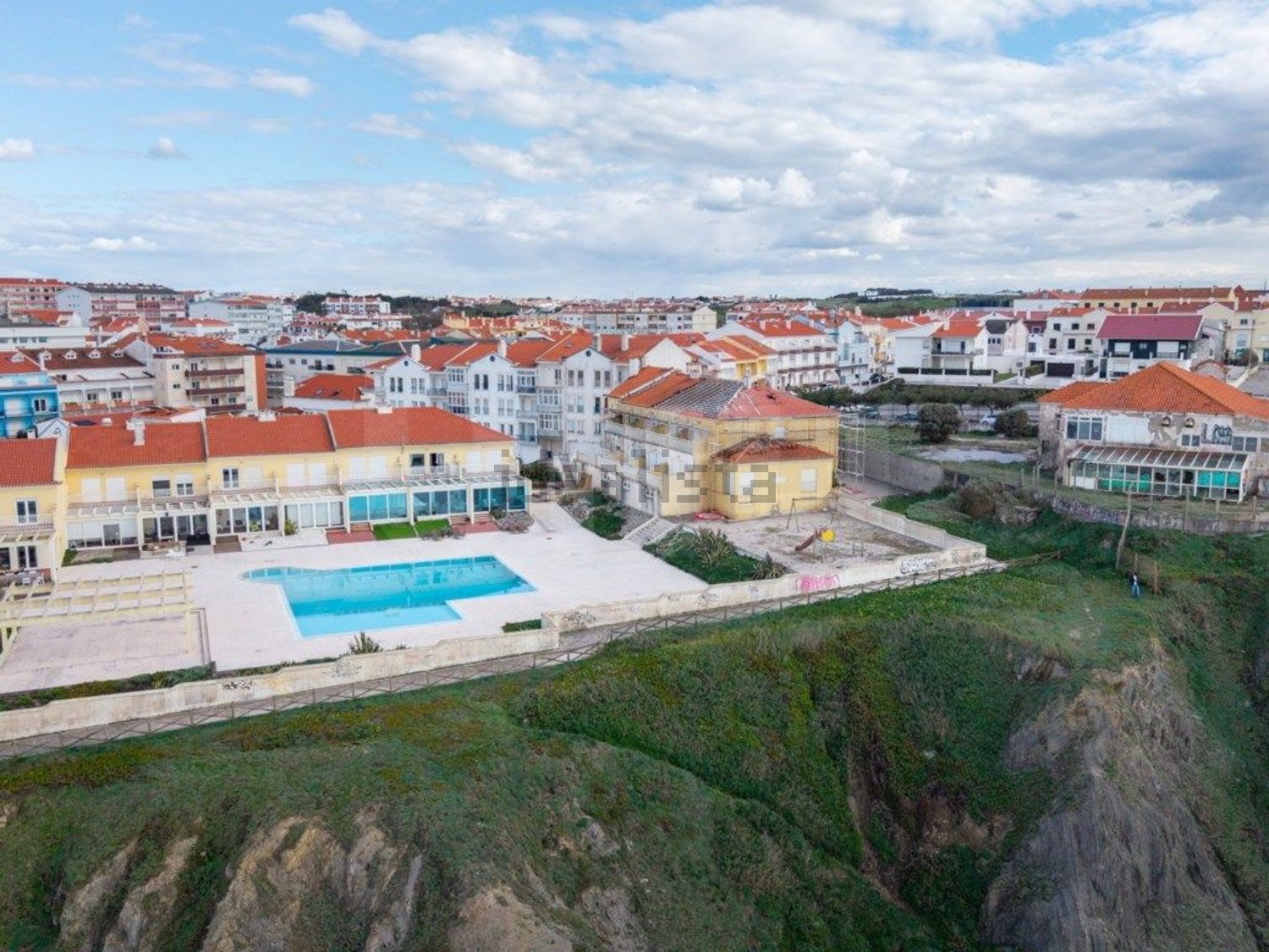 小楼房或独栋别墅出售在Rua José Joaquim de Miranda - 视线