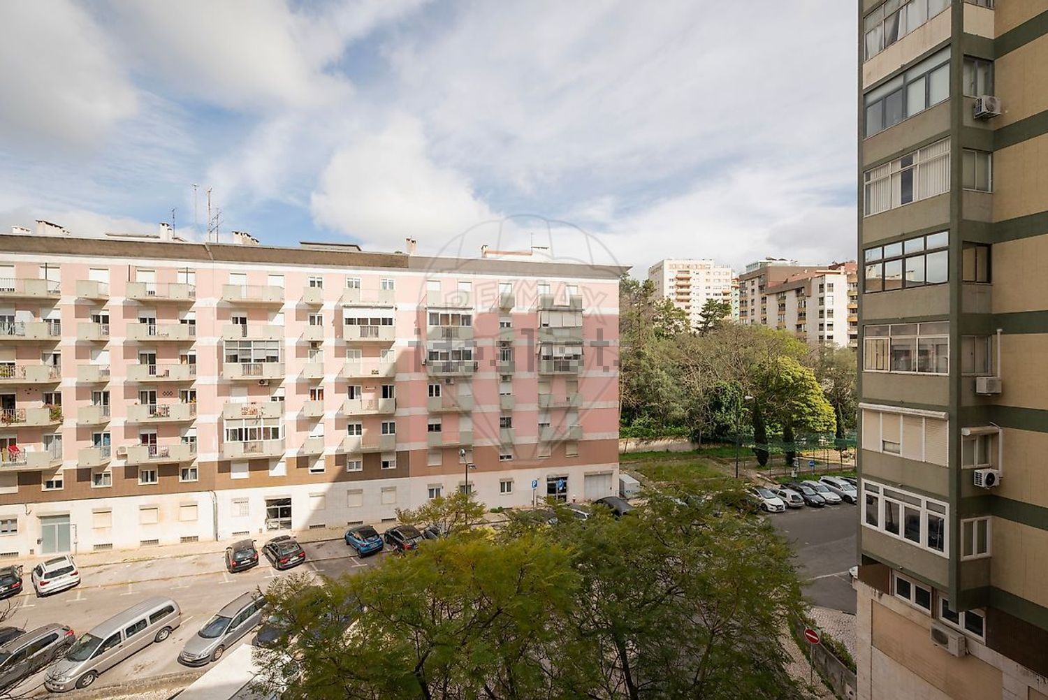 公寓 t2出售在Rua Luís Pastor de Macedo - 视线