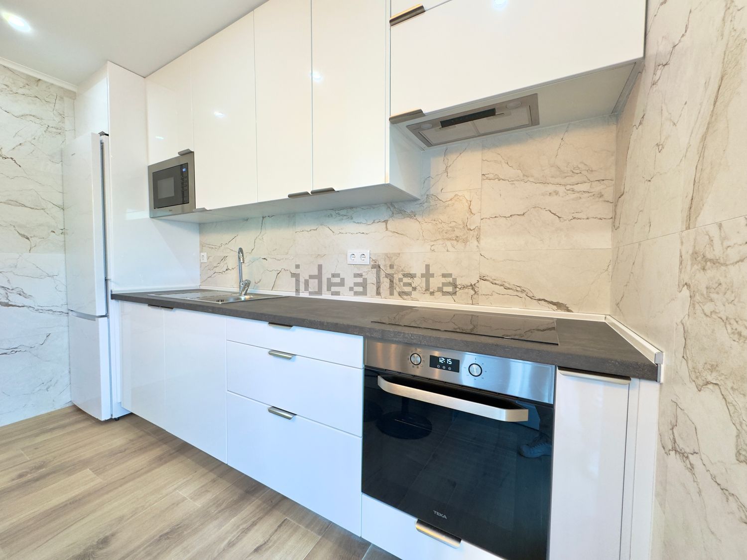 出租公寓 t1在Praceta José Gouveia - 厨房