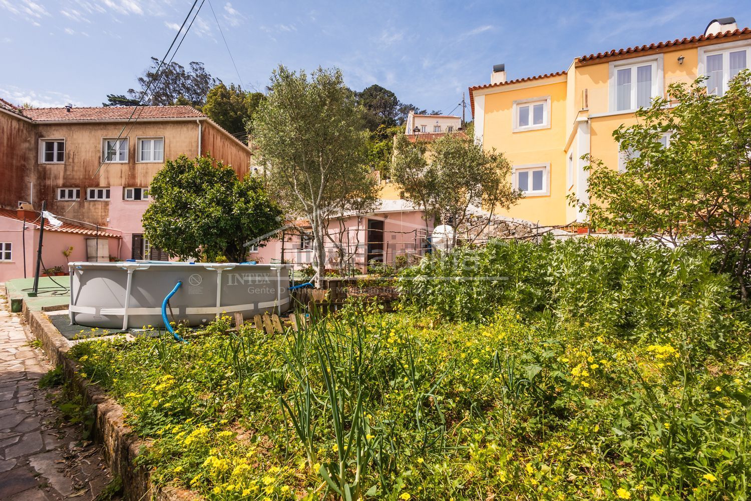 小楼房或独栋别墅出售在Rua Serpa Pinto s/n - 花园