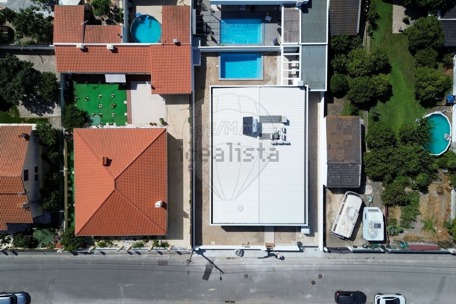 小楼房或独栋别墅出售在Rua Aquilino Ribeiro - 视线