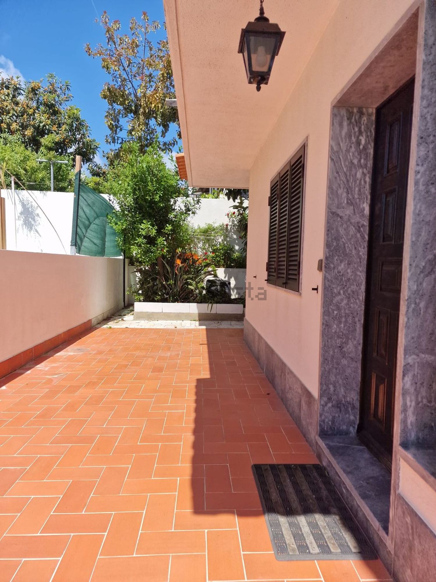 双拼别墅出售在Rua Fernando Namora, 6 - 阳台