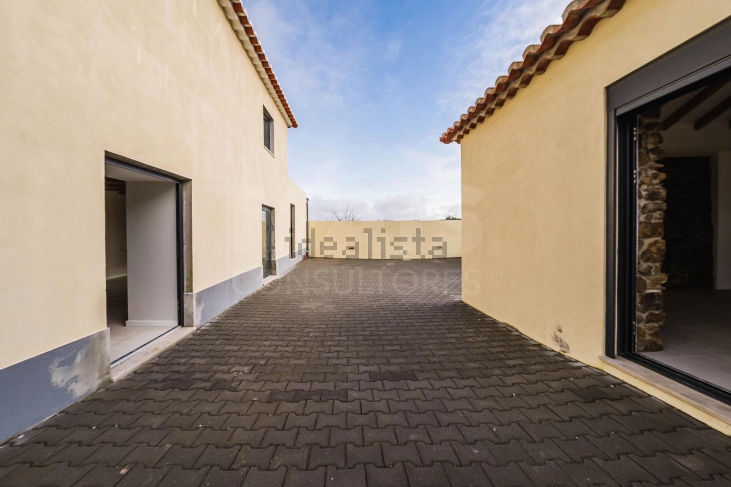 小楼房或别墅出售在São Bartolomeu dos Galegos e Moledo - 外立面