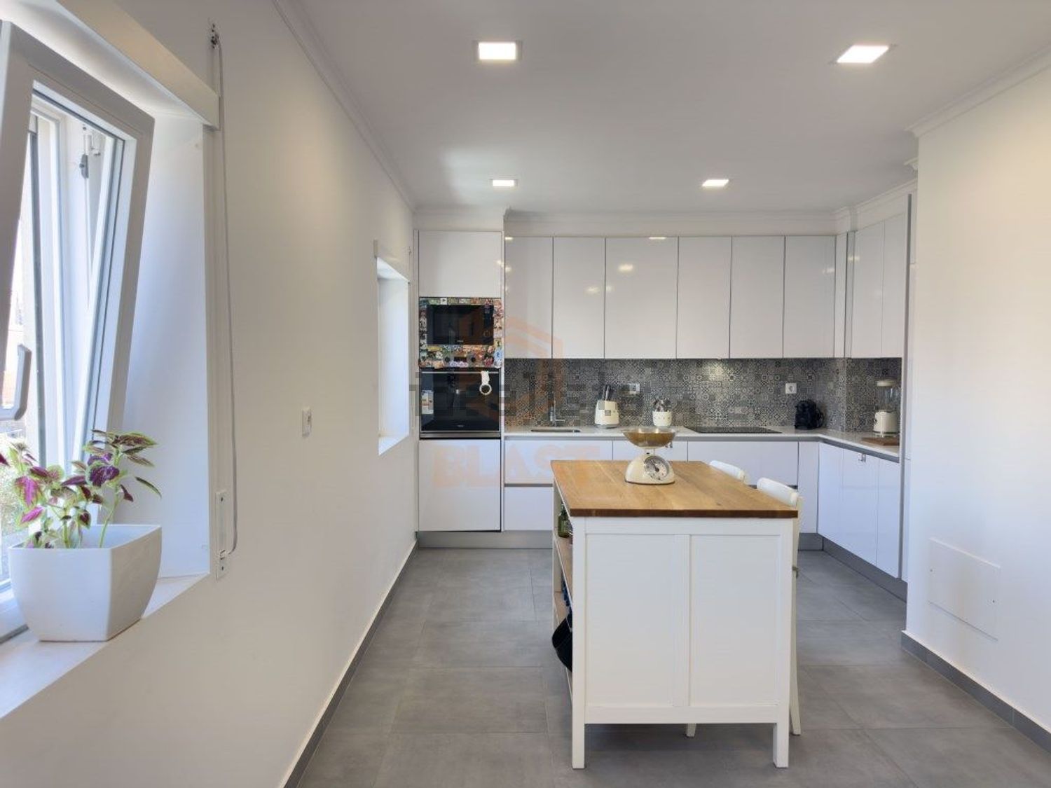 公寓 t3出售在Rua Doutor César Raúl da Costa Andrade - 厨房