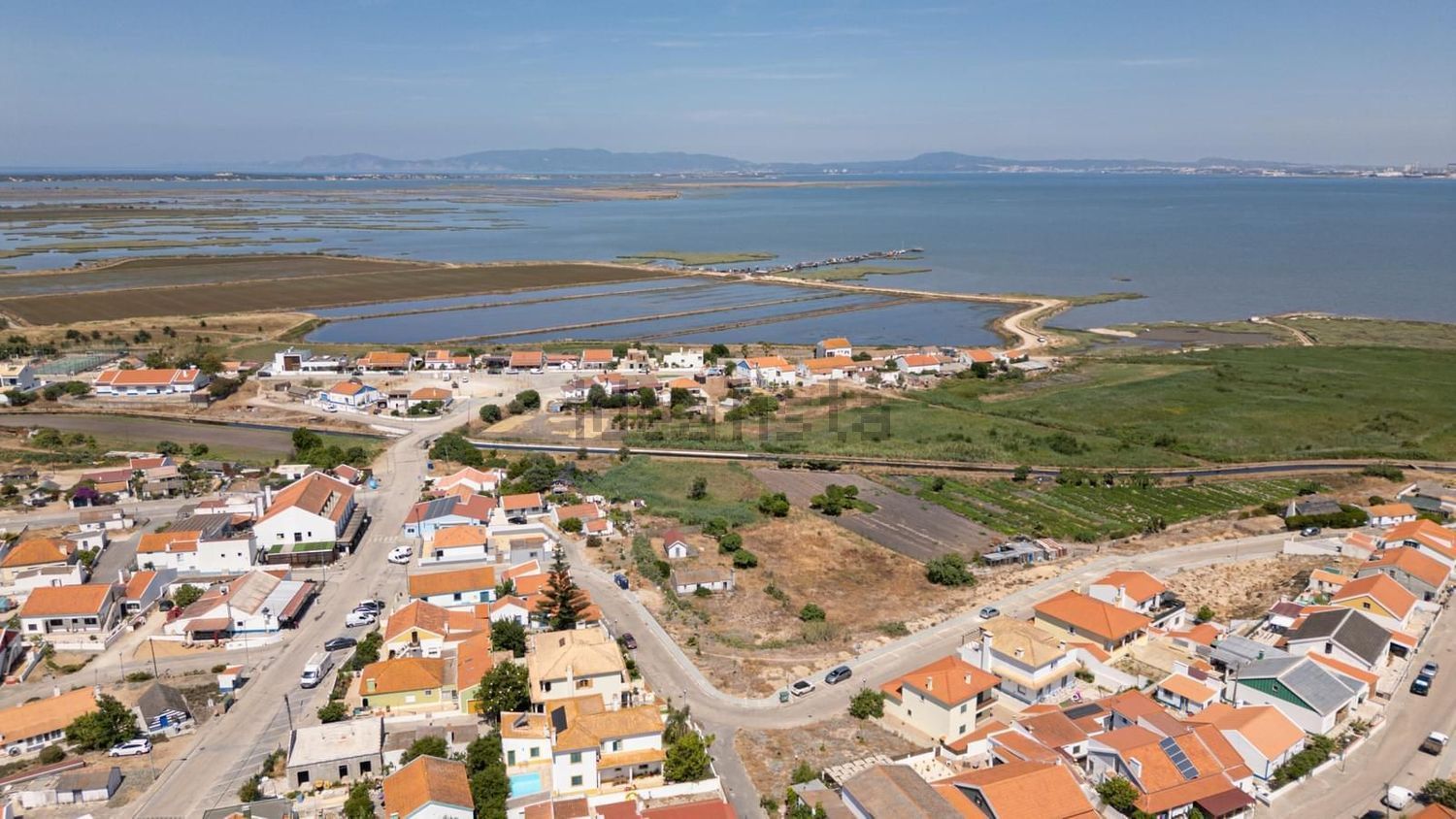 小楼房或独栋别墅出售在Estrada Sem Nome - 视线