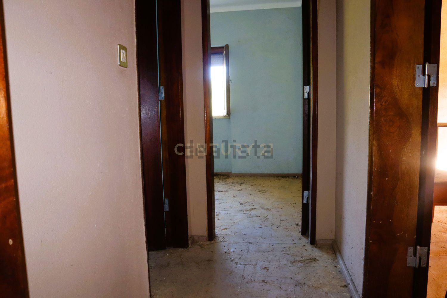 小楼房或独栋别墅出售在Estrada de Santo Estevão - 过道