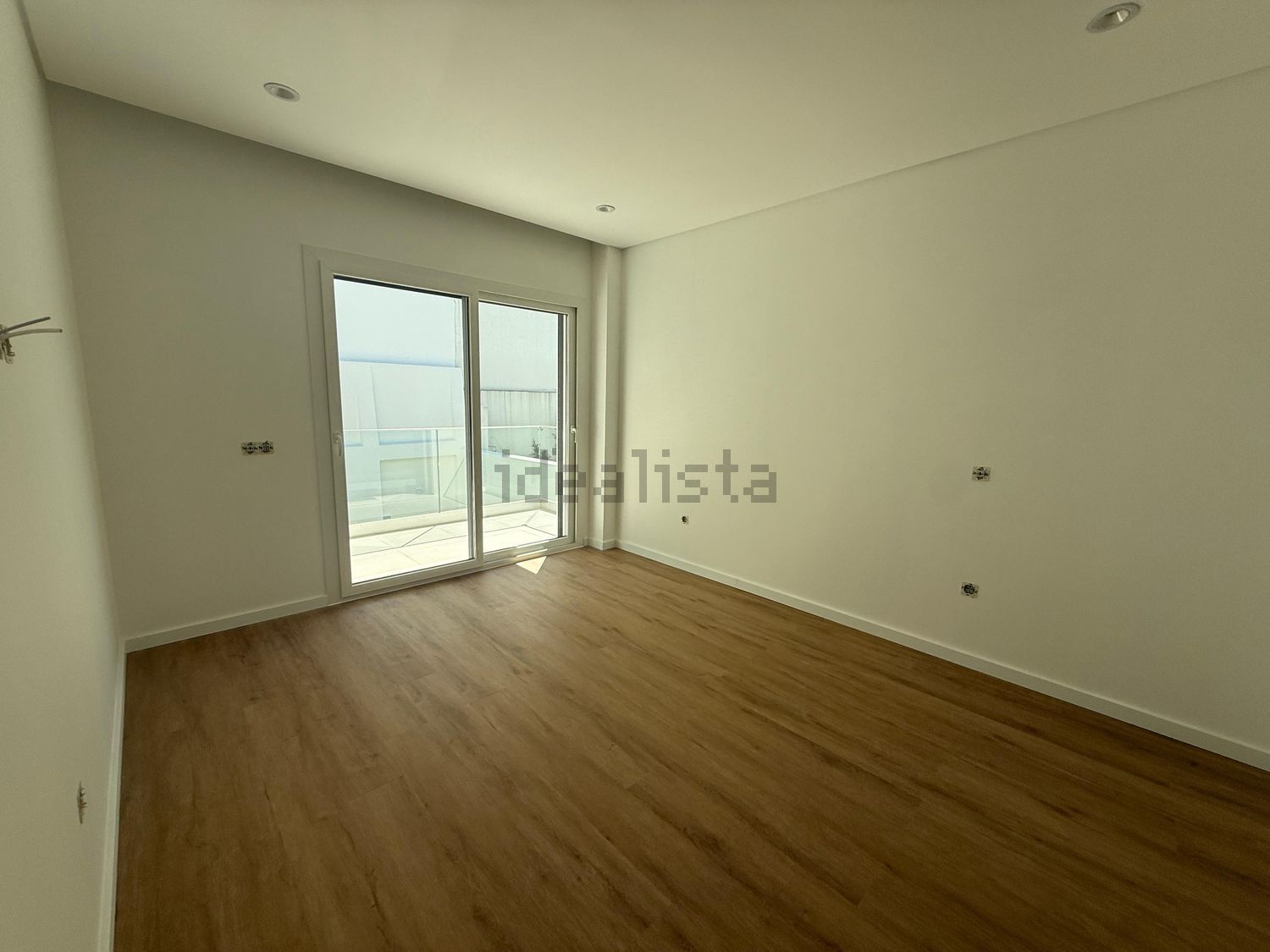 双拼别墅出售在Avenida Raul Brandão, 8 - 居住