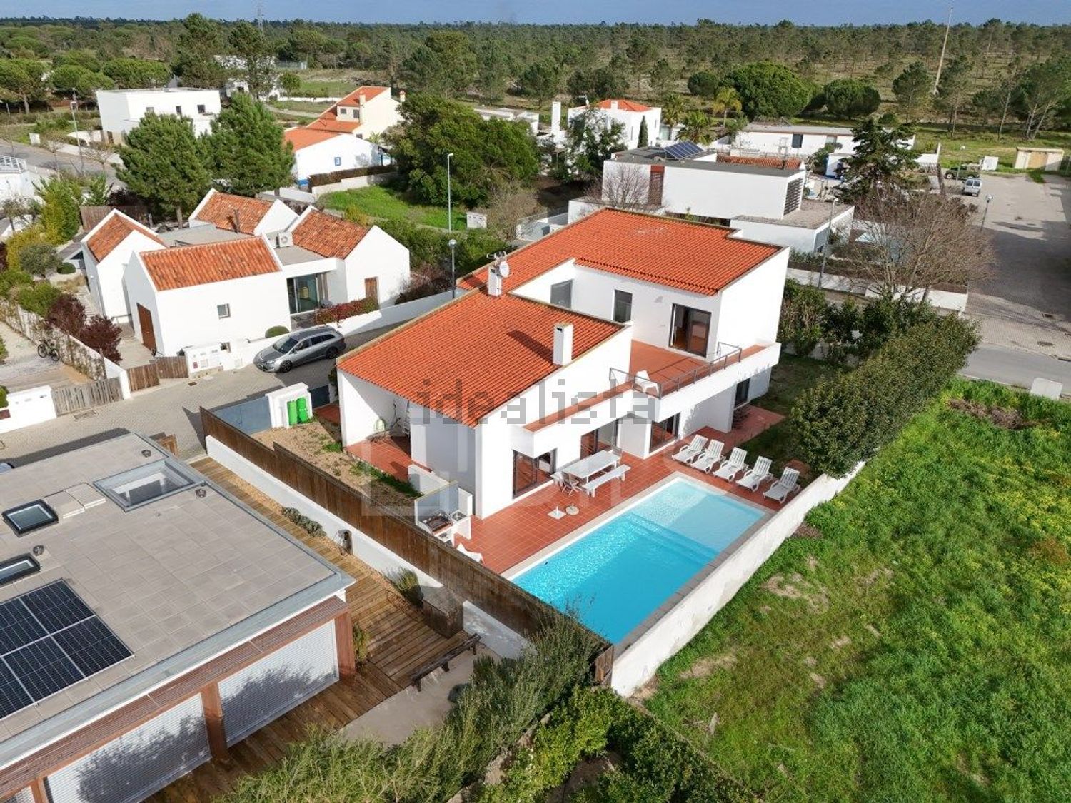 小楼房或独栋别墅出售在Rua do Pinhal - 外立面