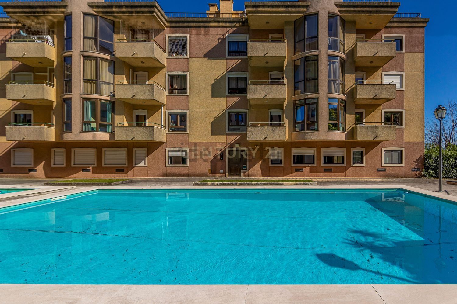 公寓 t4出售在Rua David Mourão-Ferreira s/n - 游泳池