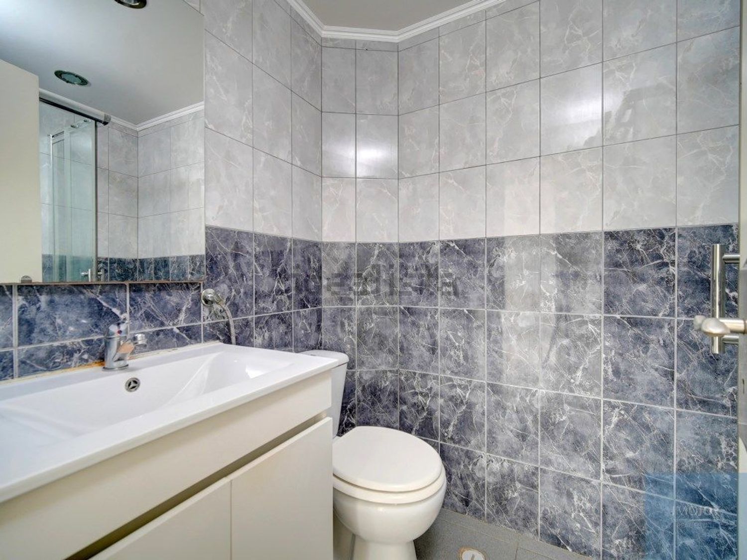 公寓 t3出售在Rua Adães Bermudes, 250 - 卫生间