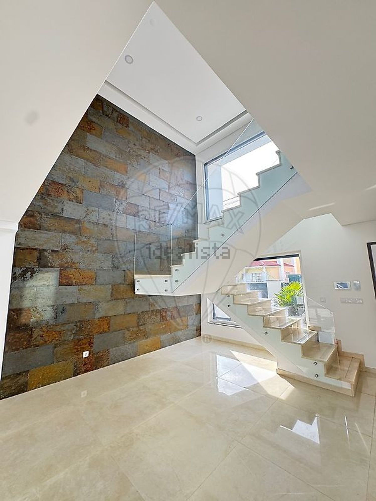 小楼房或独栋别墅出售在Alameda Miguel Torga - 照片