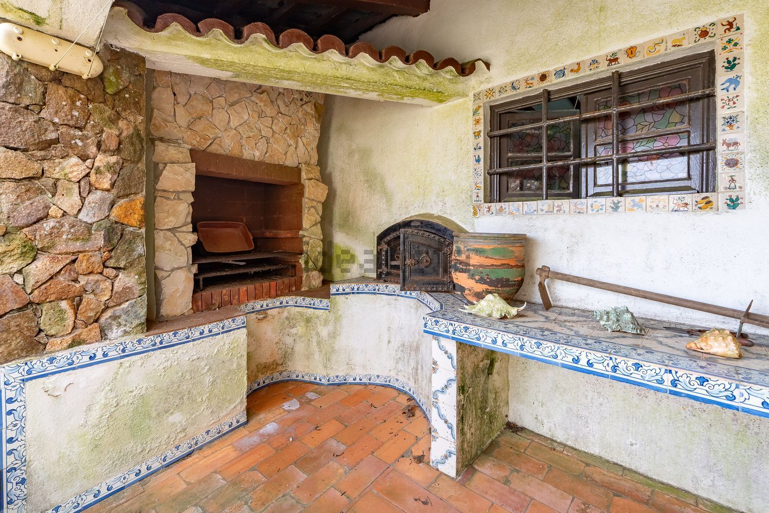 小楼房或独栋别墅出售在Rua Pintor Manuel da Silva - 详情