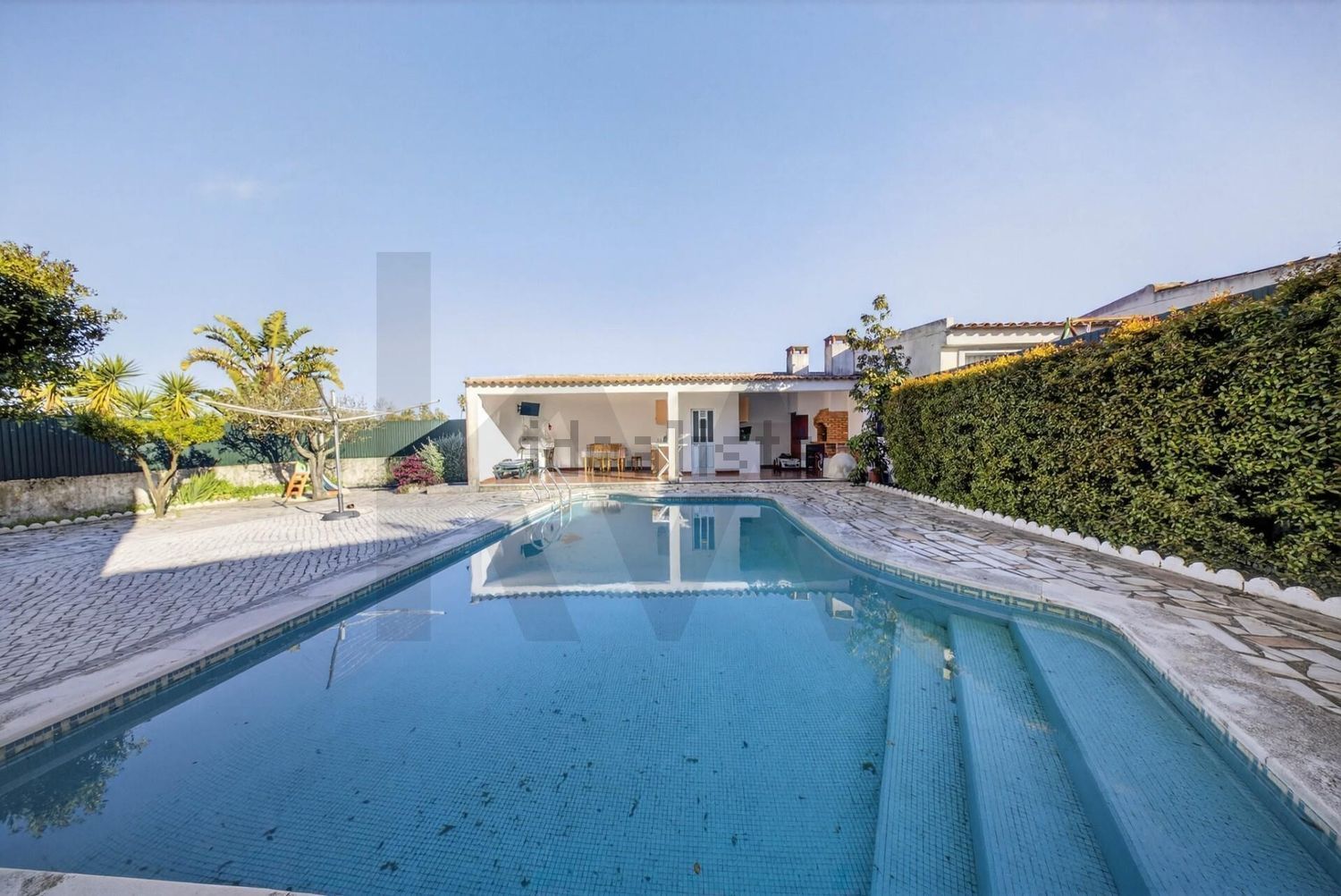 小楼房或独栋别墅出售在Rua da Mesquita s/n - 游泳池