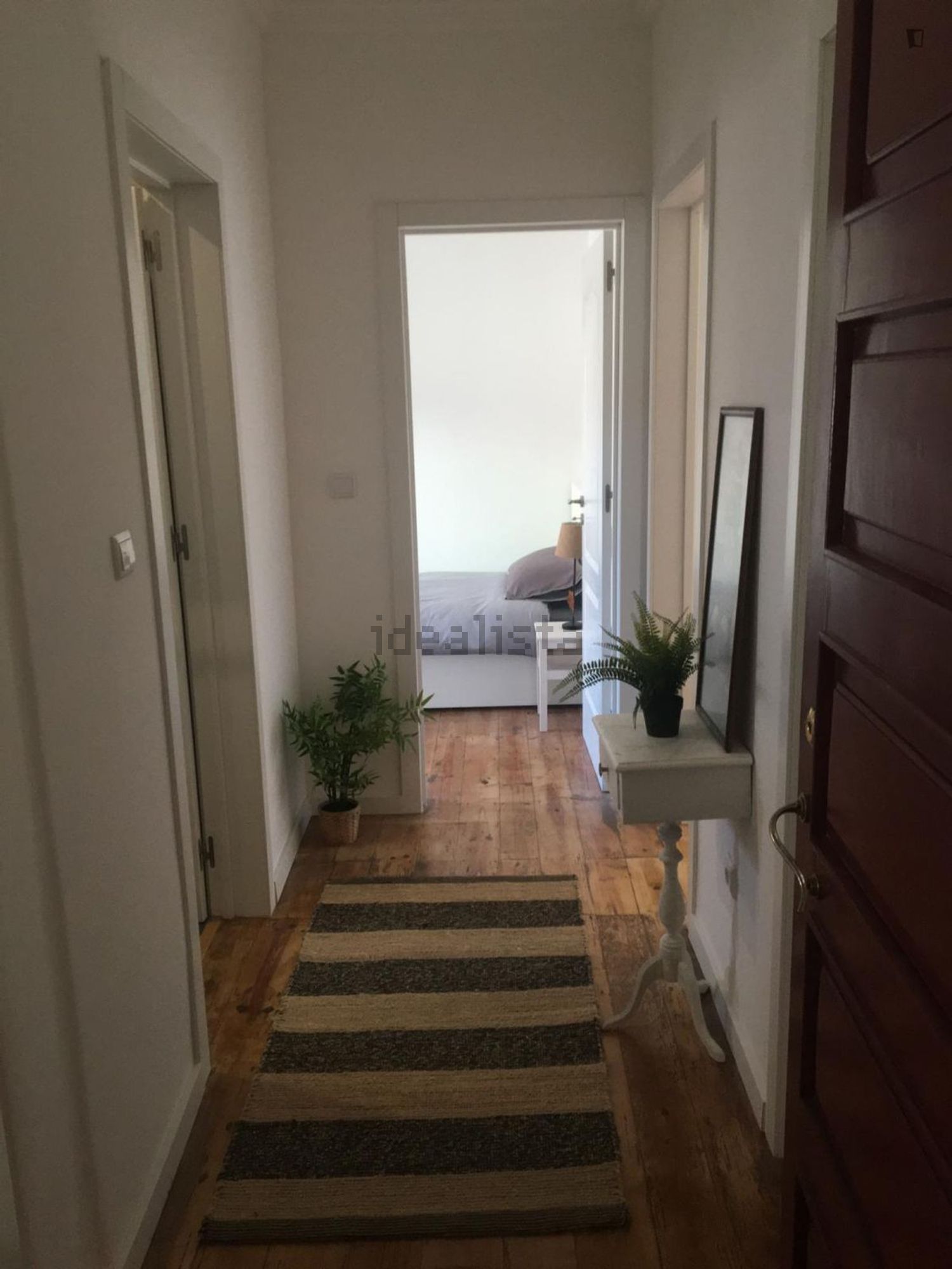 出租房间在Rua Angra do Heroísmo - 过道