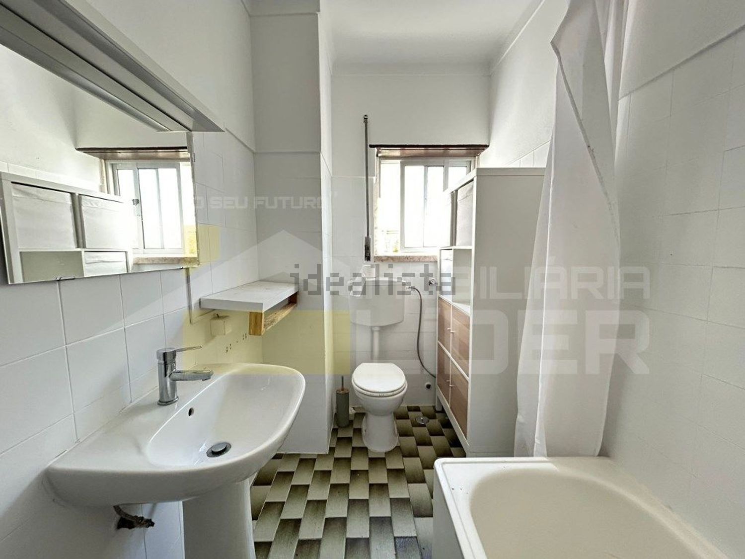 小楼房或独栋别墅出售在Barreiralva - Póvoa de Cima - 卫生间