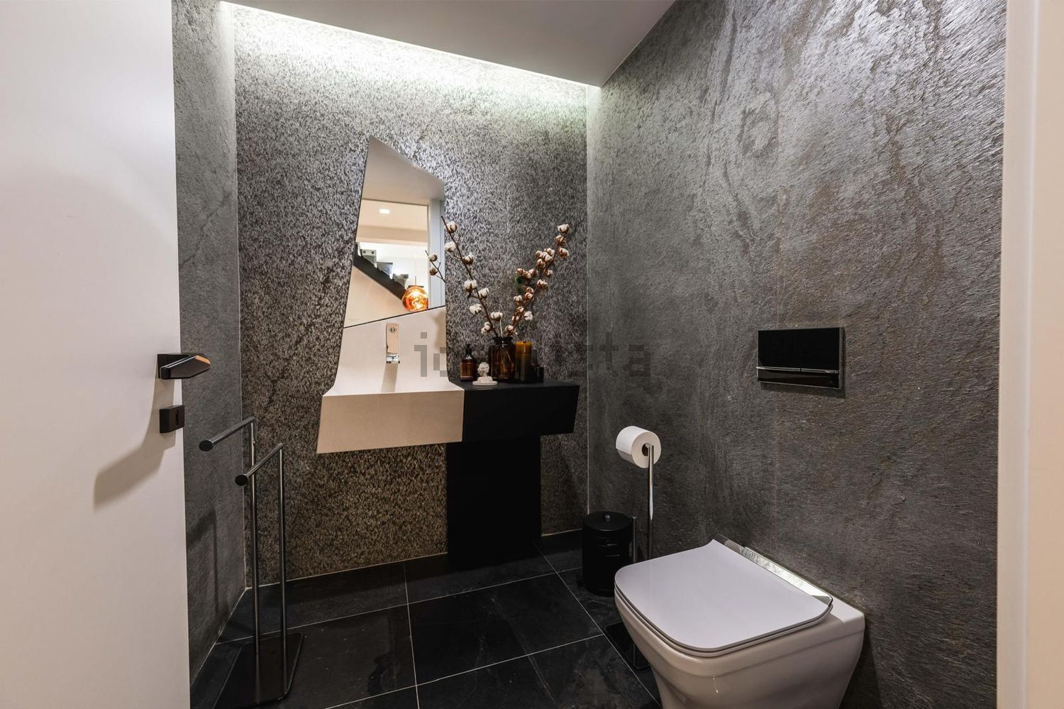 小楼房或独栋别墅出售在Rua das Mimosas - 卫生间