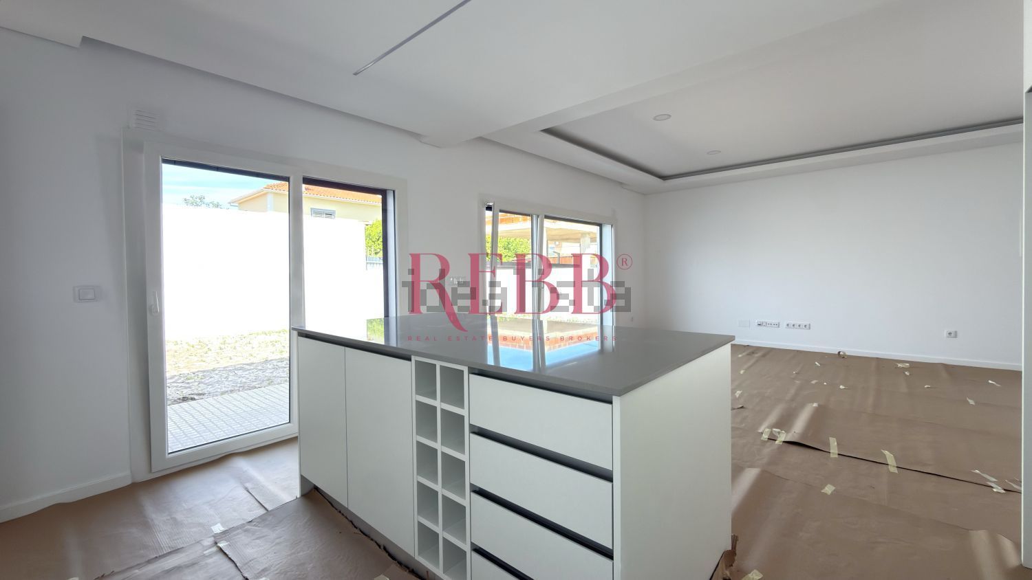 小楼房或独栋别墅出售在Rua Almada Negreiros - 试衣间