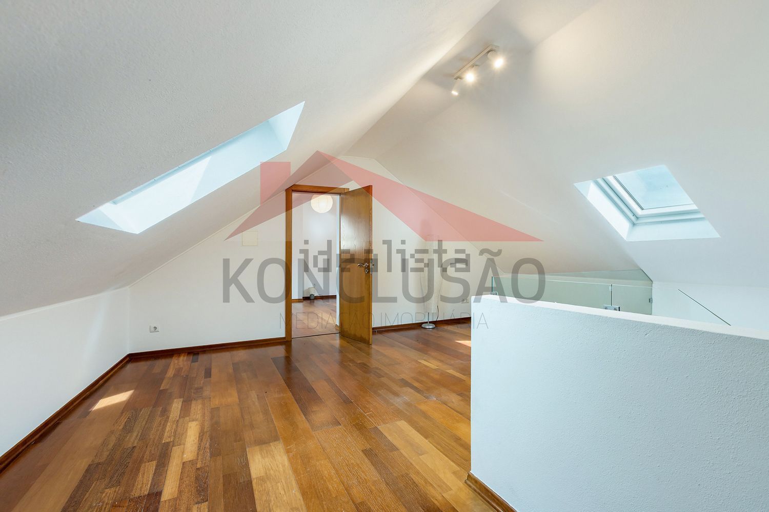 出租复式公寓在Bairro dos Mojões - 卧室