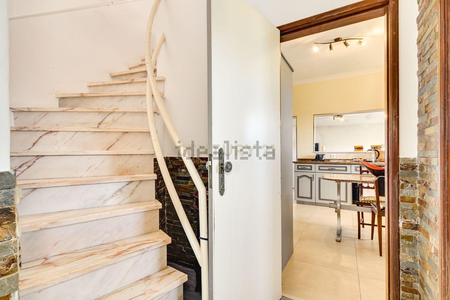 小楼房或独栋别墅出售在Rua São Valentim, 236 b - 试衣间