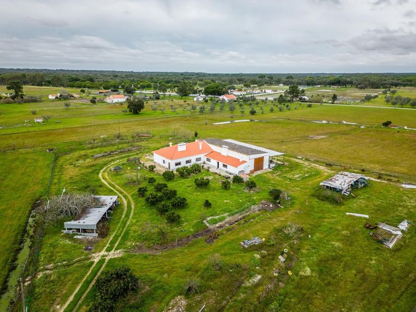 小楼房或独栋别墅出售在Grândola e Santa Margarida da Serra
