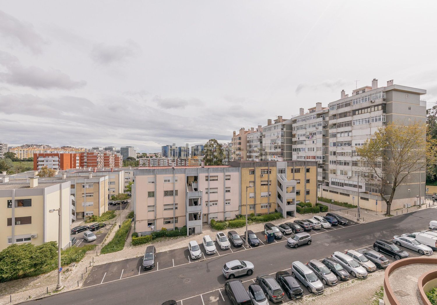 公寓 t3出售在Alto dos Moinhos - 视线