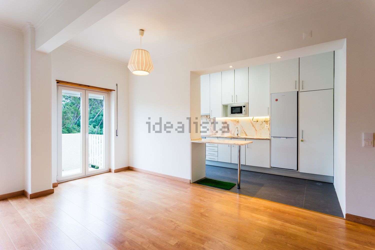 出租公寓 t2在Rua Luís Pastor de Macedo - 客厅