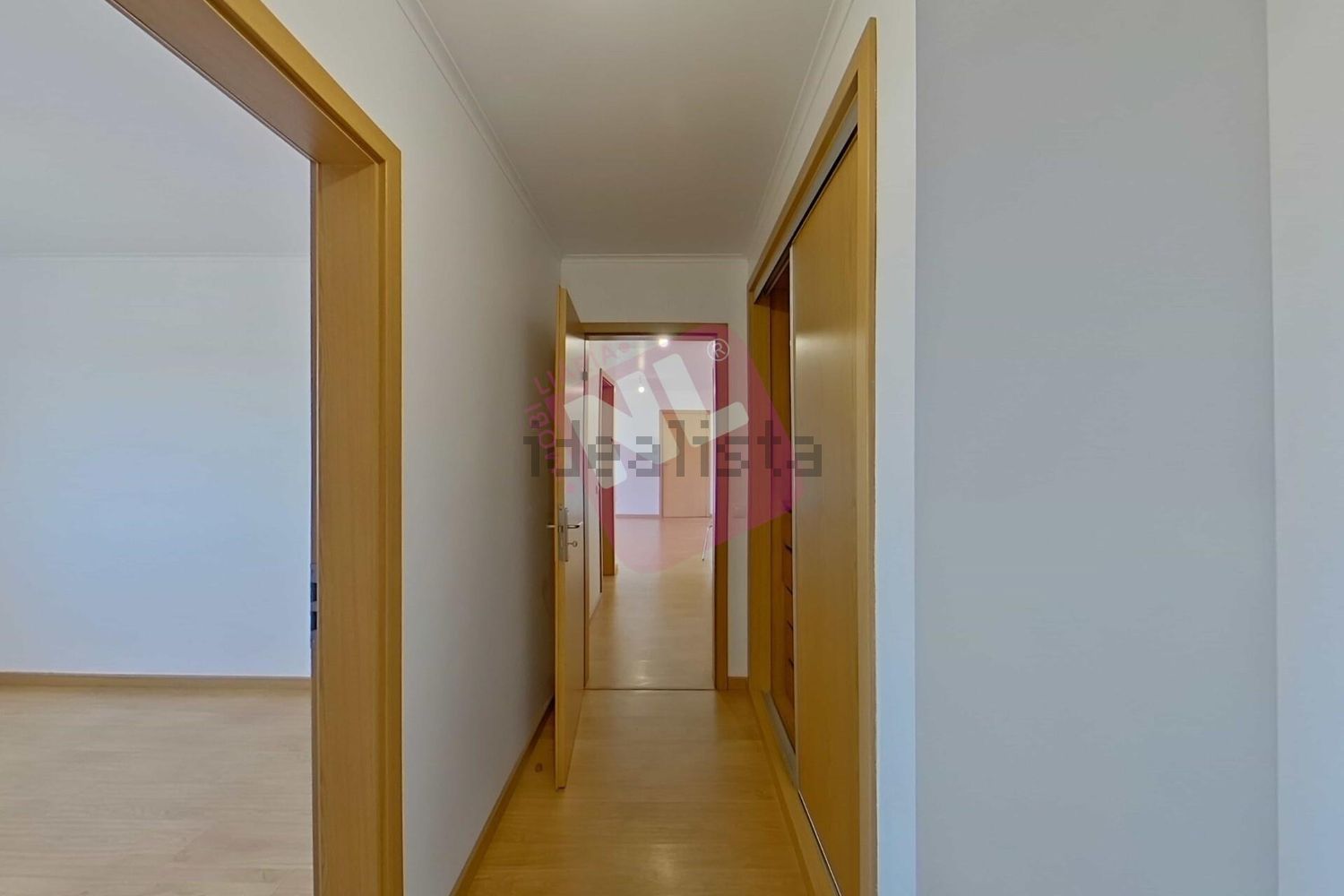 出租公寓 t2在Rua Fernando Gusmão, 17 - 过道