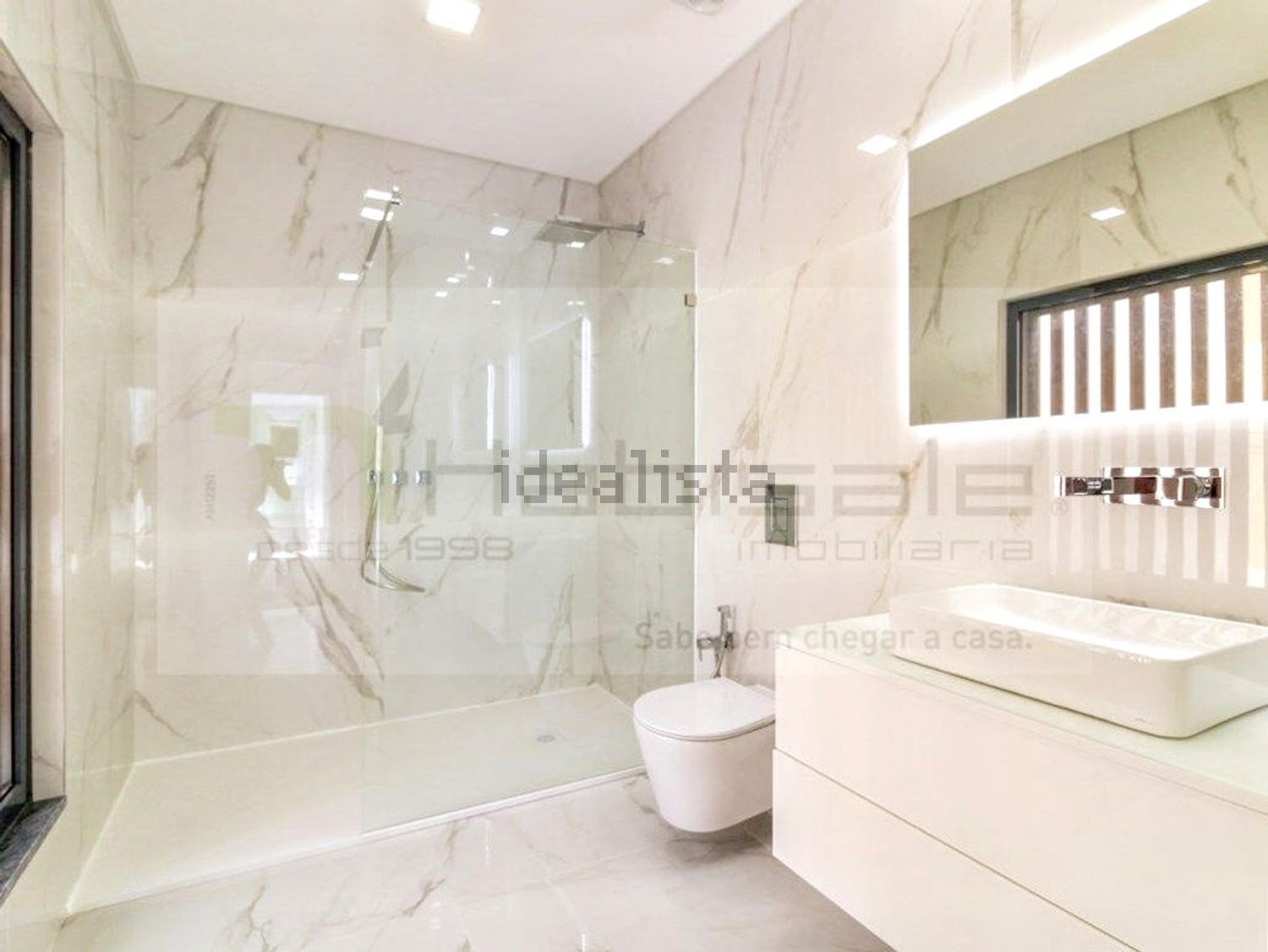 小楼房或独栋别墅出售在Rua Marechal Craveiro Lopes, 43 - 卫生间