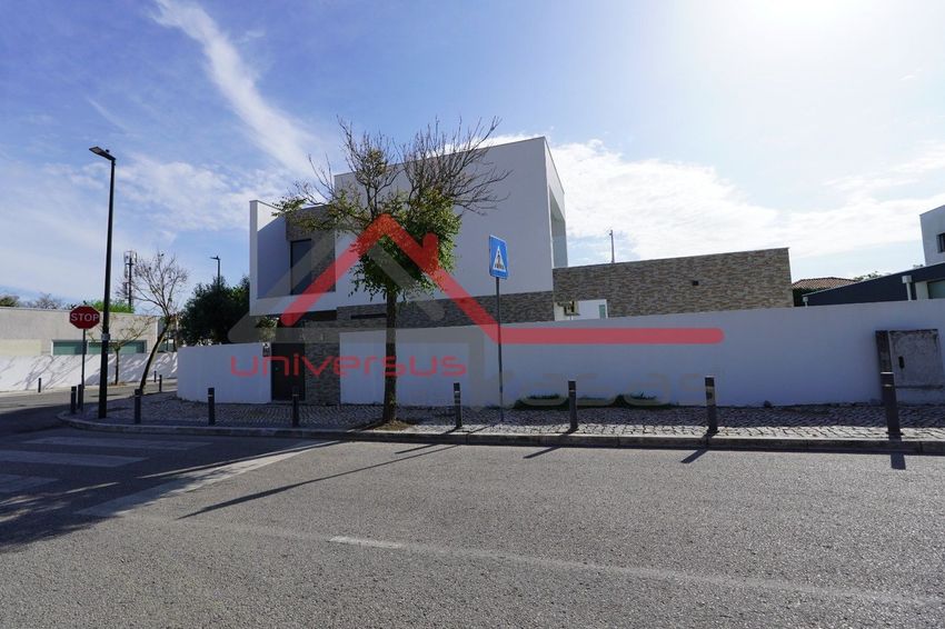 小楼房或独栋别墅出售在Travessa Joaquim Fernandes Chula