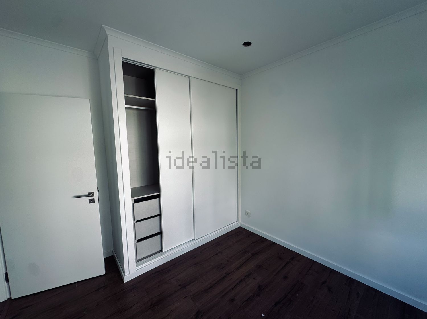 出租双拼别墅在Rua Barbosa Du Bocage, 4 - 试衣间