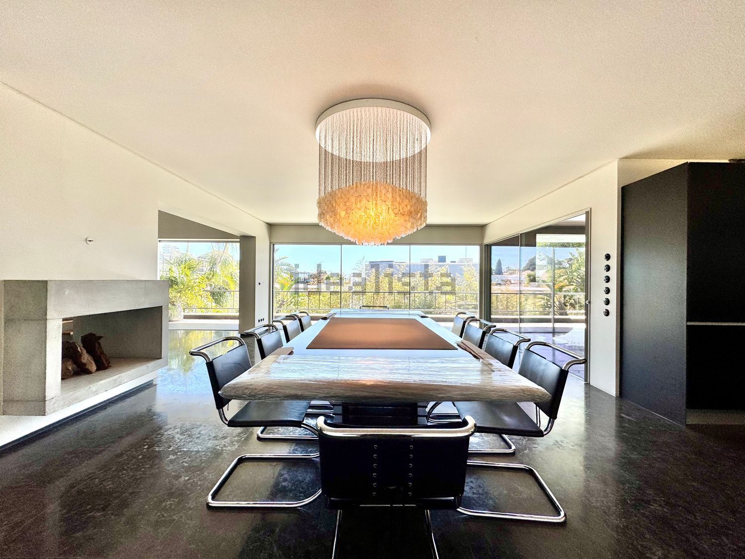 小楼房或独栋别墅出售在Avenida Marechal Carmona, 631 - 客厅