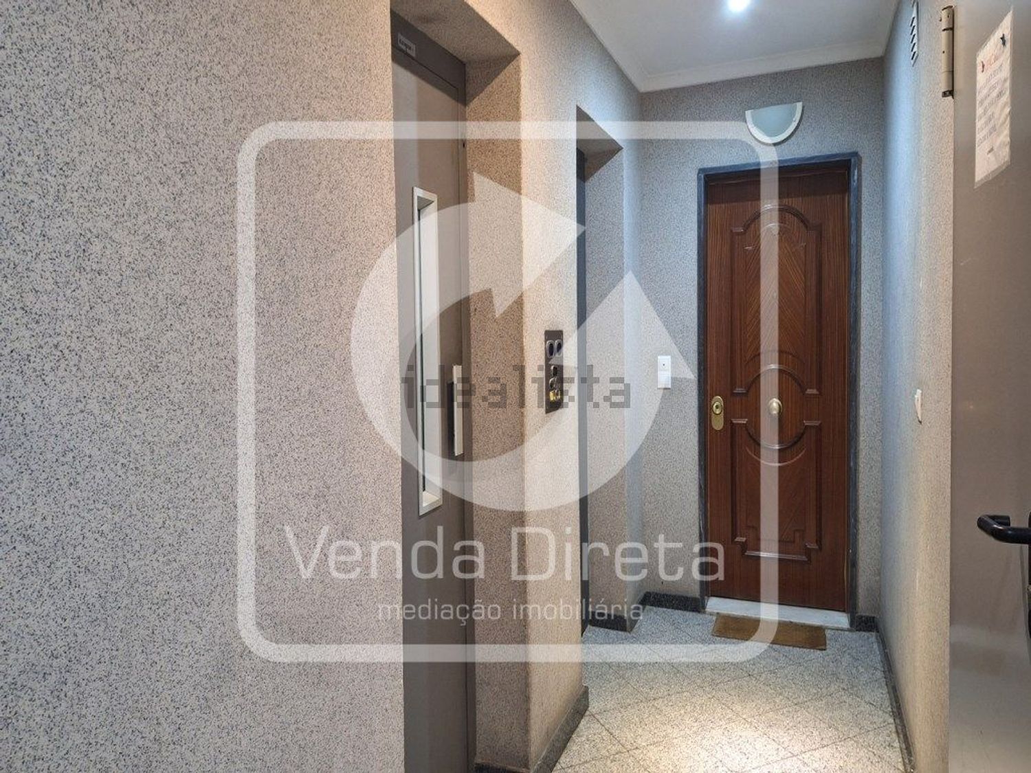 出租公寓 t3在Rua Salgueiro Maia, 34 - 电梯