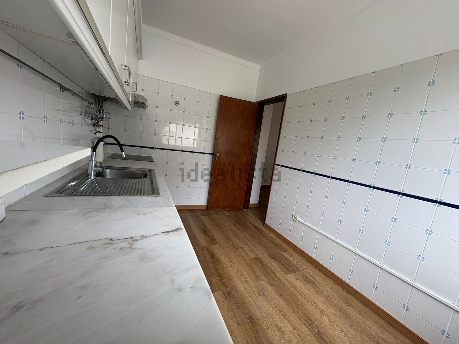 出租公寓 t2在Rua Armando Cortesão, 28 - 厨房