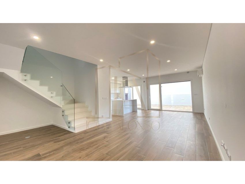 小楼房或独栋别墅出售在Pinhal do General