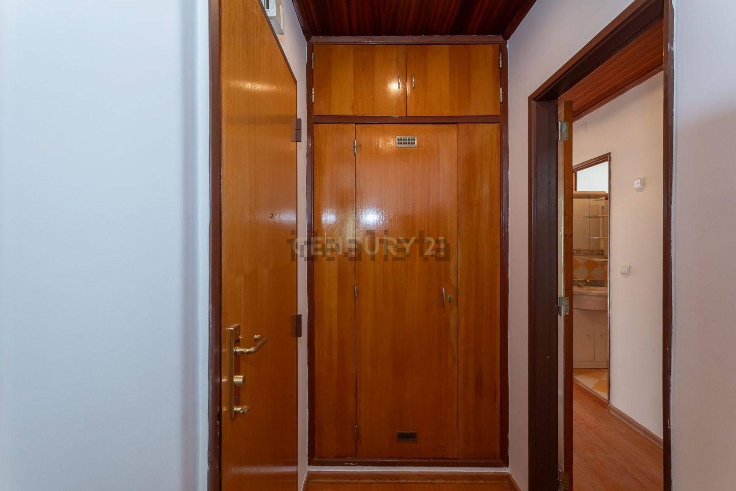 公寓 t3出售在Rua Capitão Tenente Oliveira e Carmo, 143 - 过道