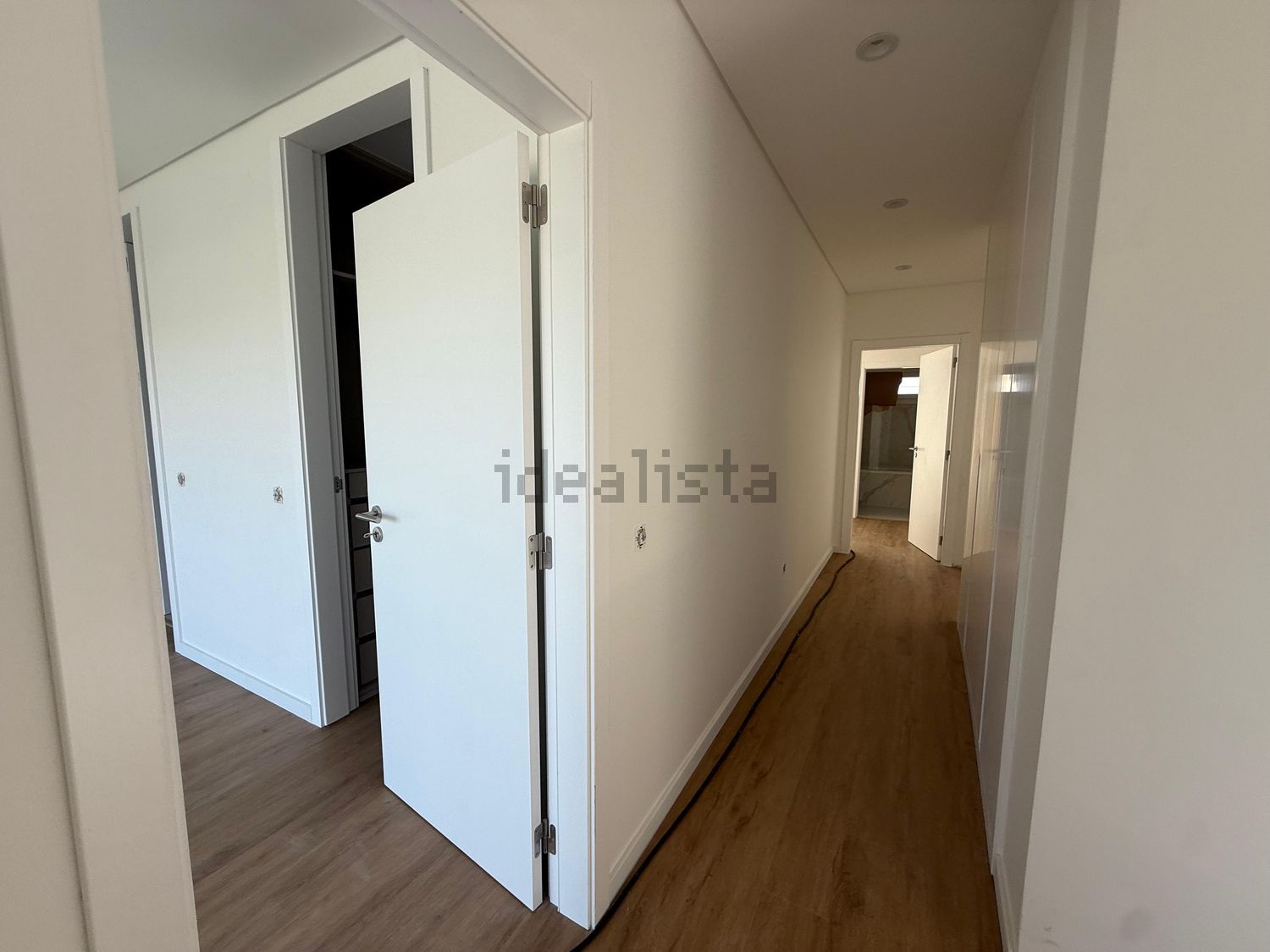 双拼别墅出售在Avenida Raul Brandão, 8 - 过道