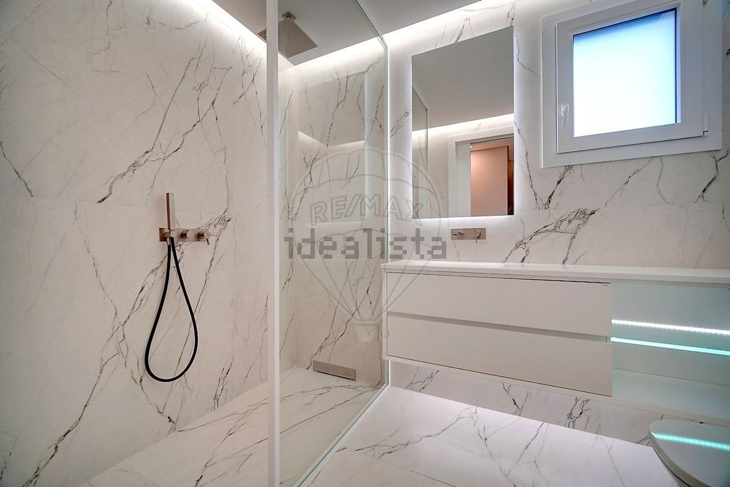 出租公寓 t2在Rua José Leiria Fernandes - 卫生间