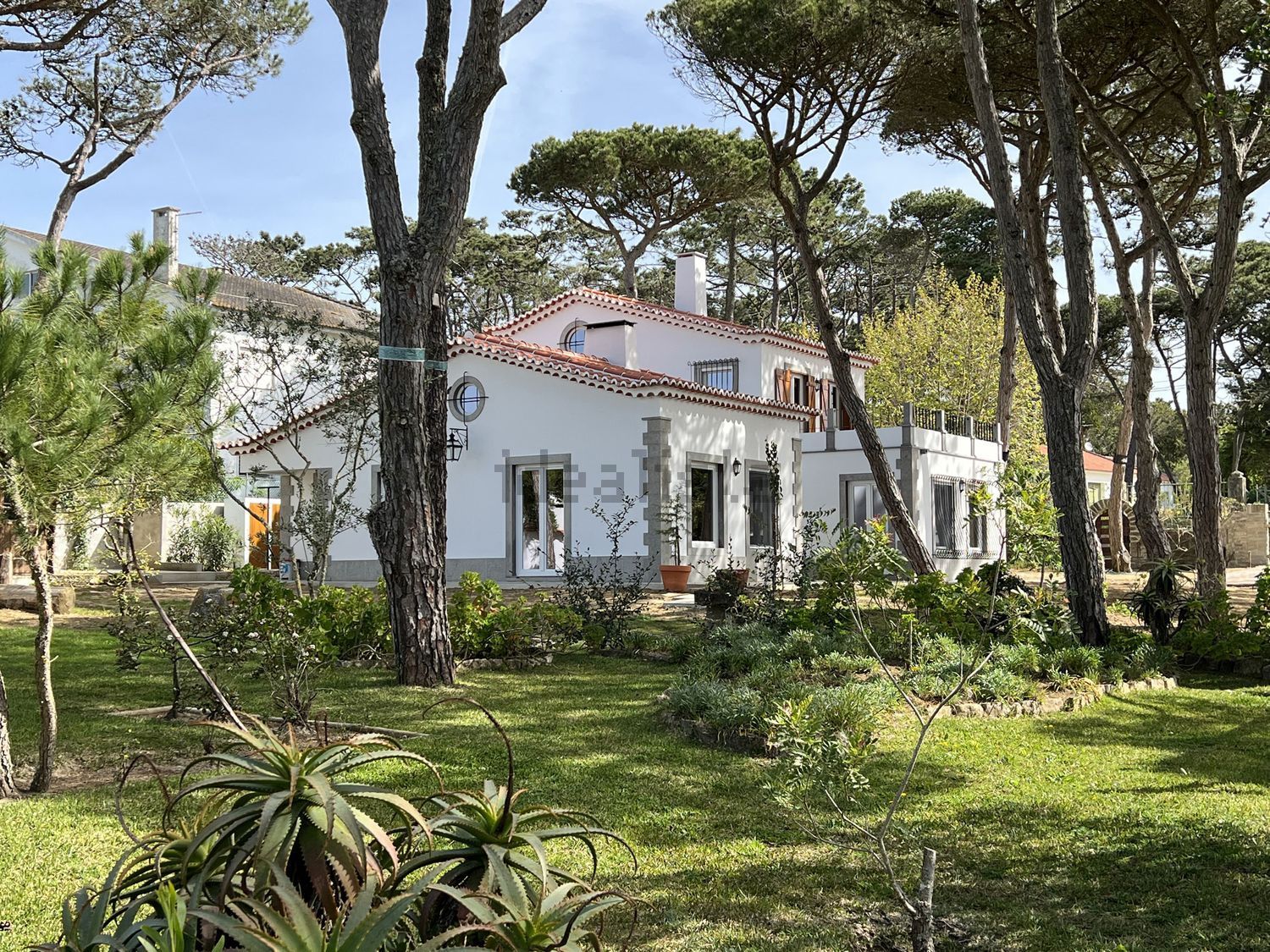 小楼房或独栋别墅出售在Caminho do Rio Touro - 外立面