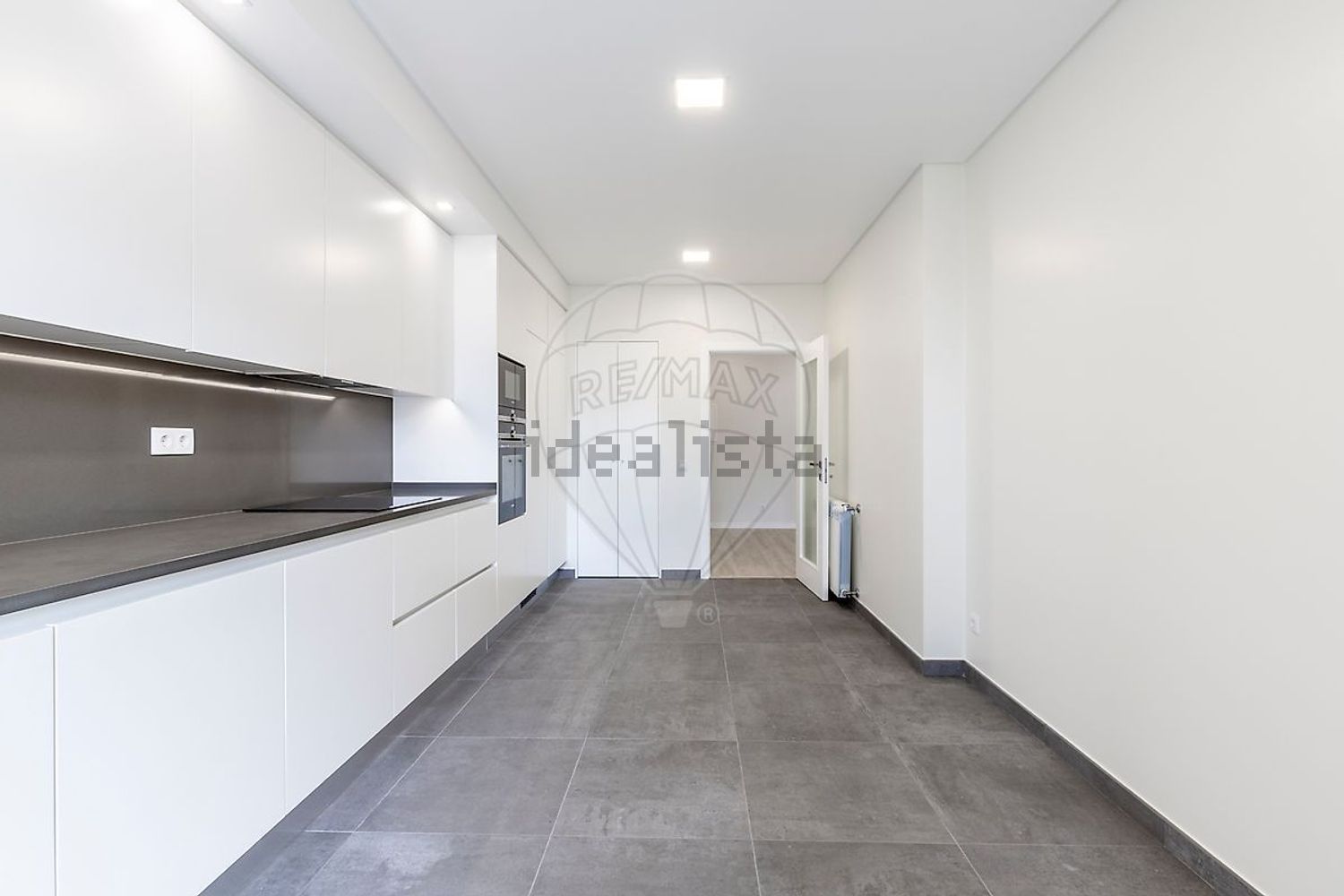 公寓 t3出售在Rua José do Pisão - 过道