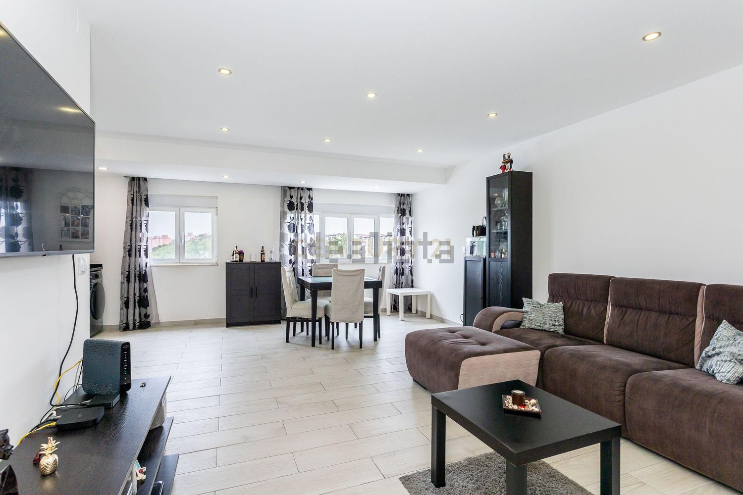 公寓 t2出售在Rua Luís Cristino da Silva, 222 - 客厅