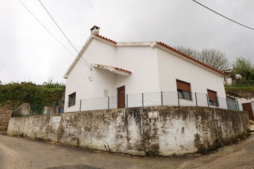 小楼房或独栋别墅出售在Dois Portos e Runa