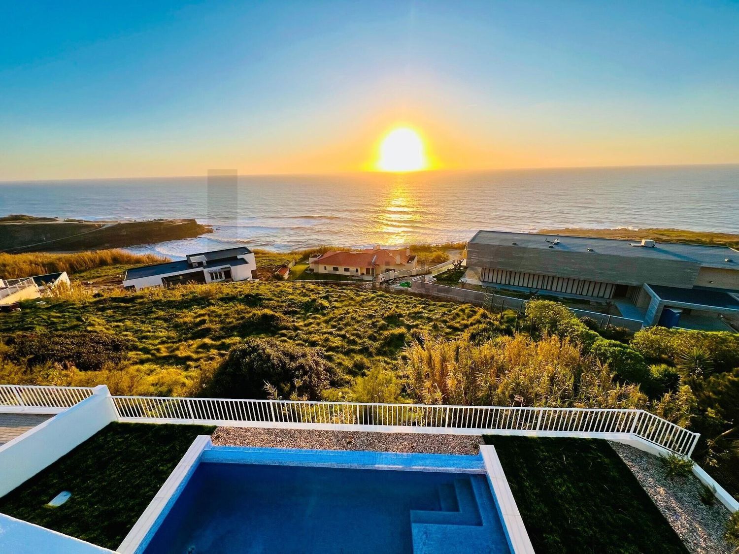 小楼房或独栋别墅出售在Rua das Salemas s/n - 视线